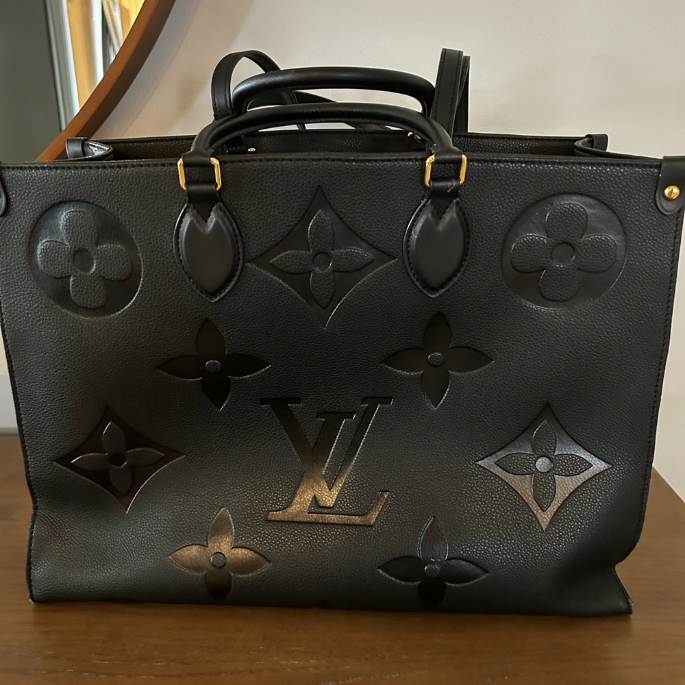 Louis Vuitton OnTheGo GM black